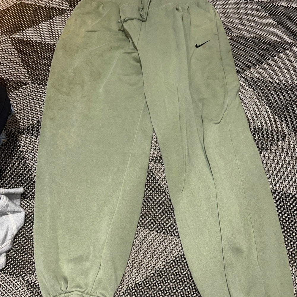 Nike Men's Olive Sweatpants